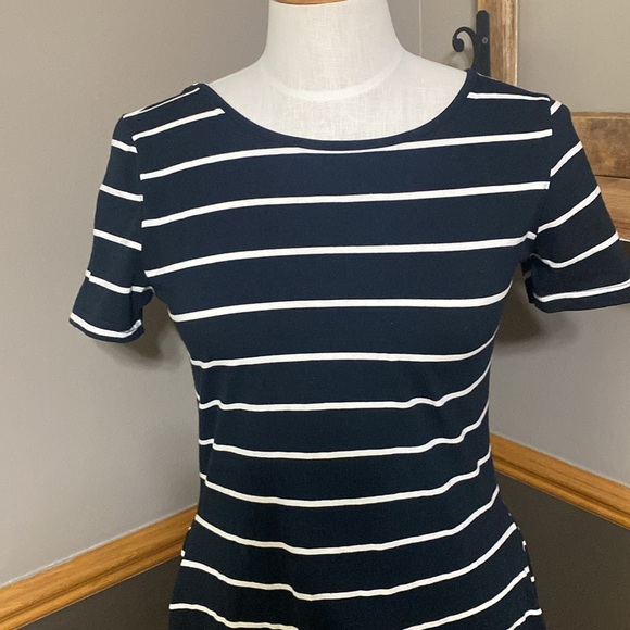 Feager casual black & white striped short sleeve criss cross back dress size s - Picture 2 of 8